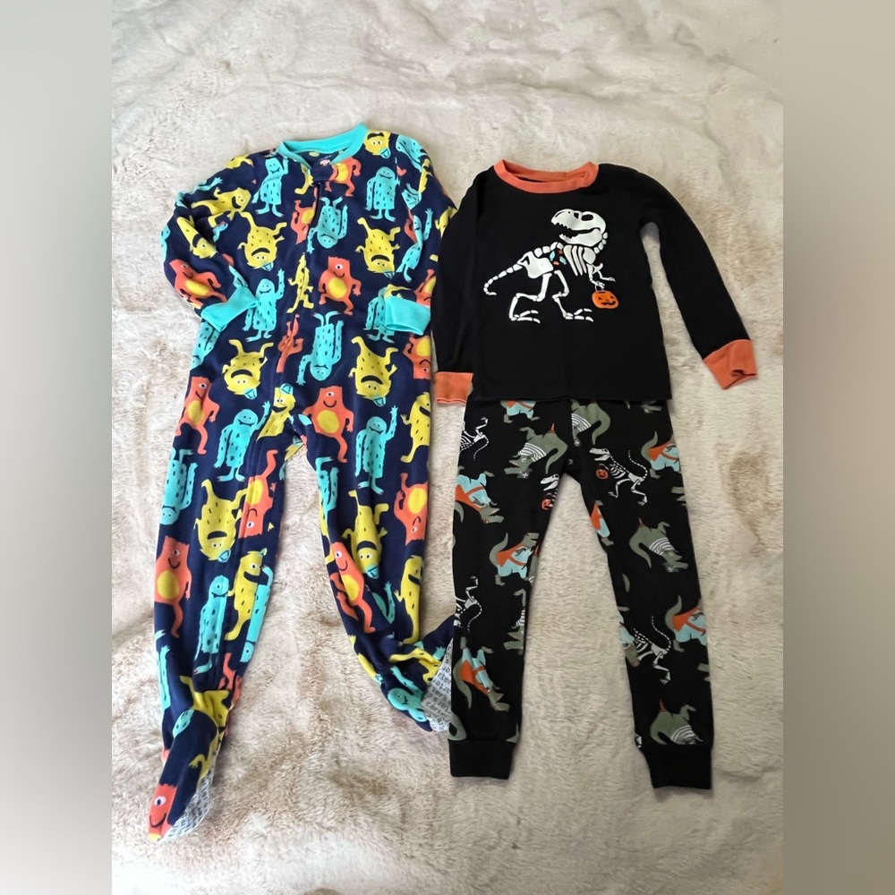 Carters pajamas size 3T
